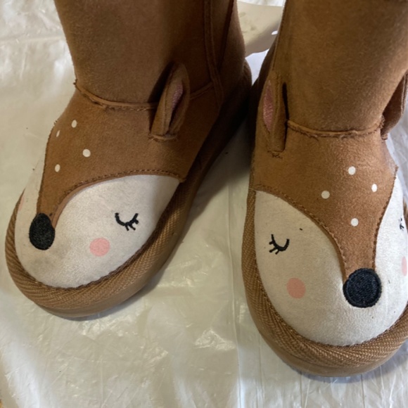 Old Navy Kids Deer Face Boots - Picture 2 of 7